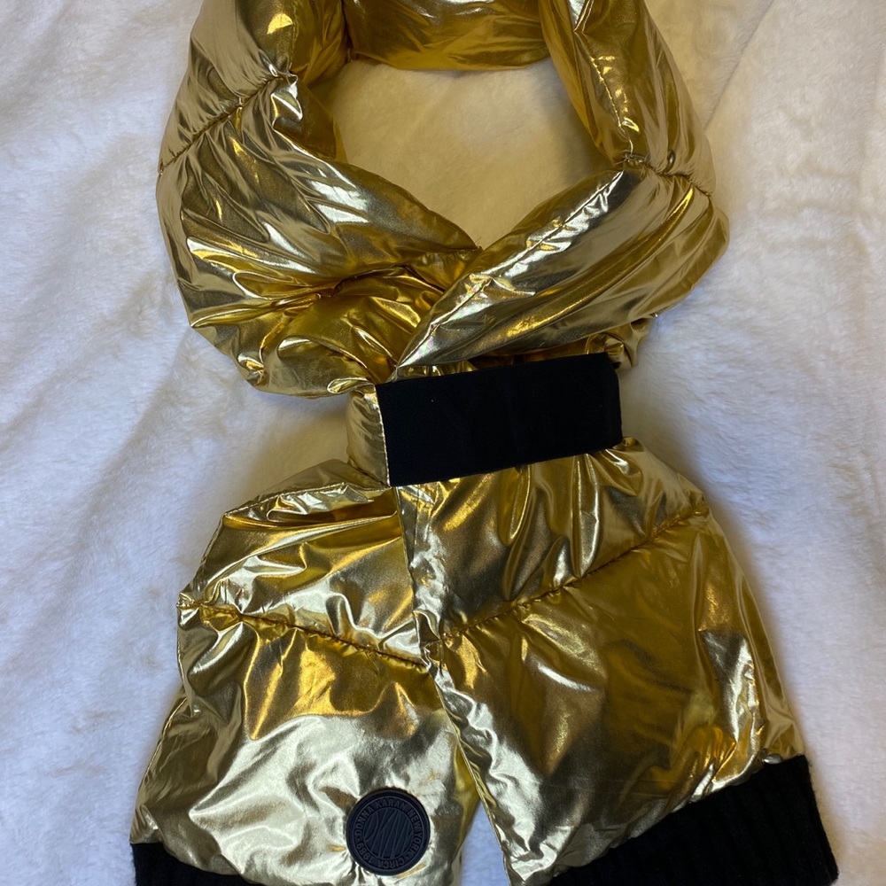 DKNY Quilted Puffer Metallic Winter scarf - Picture 2 of 8